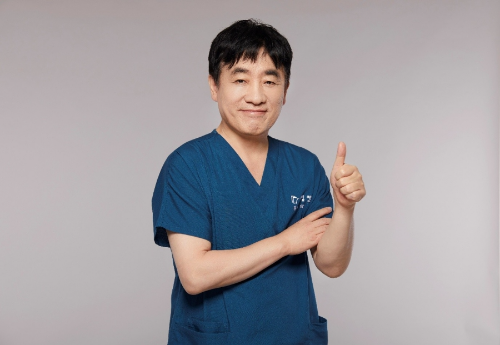 휴가 사진 속 넓어진 이마·비어 보이는 정수리...모발이식보다 정밀진단이 먼저